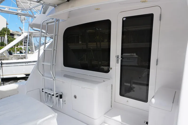 Sea Striker Yacht Photos Pics 2005 Mirage Yachts 40 Convertible boat deck with ladder and door.