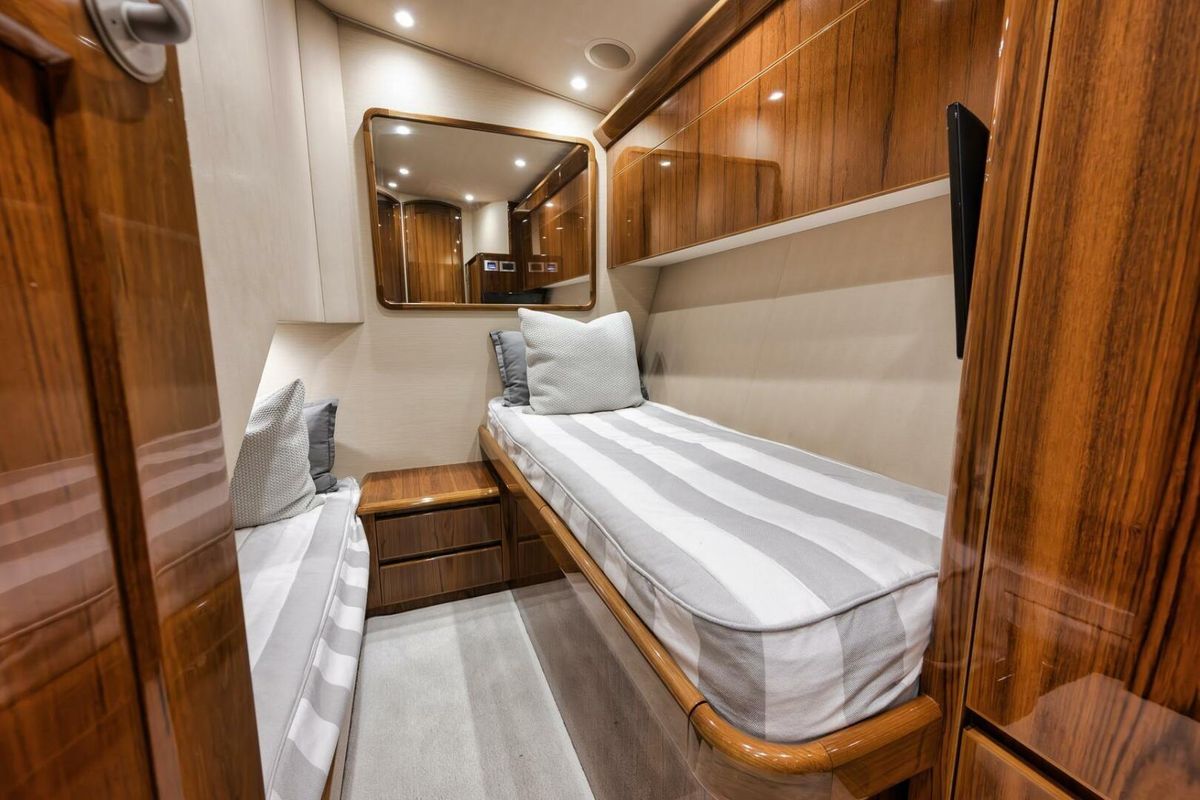 2014 Viking 62 