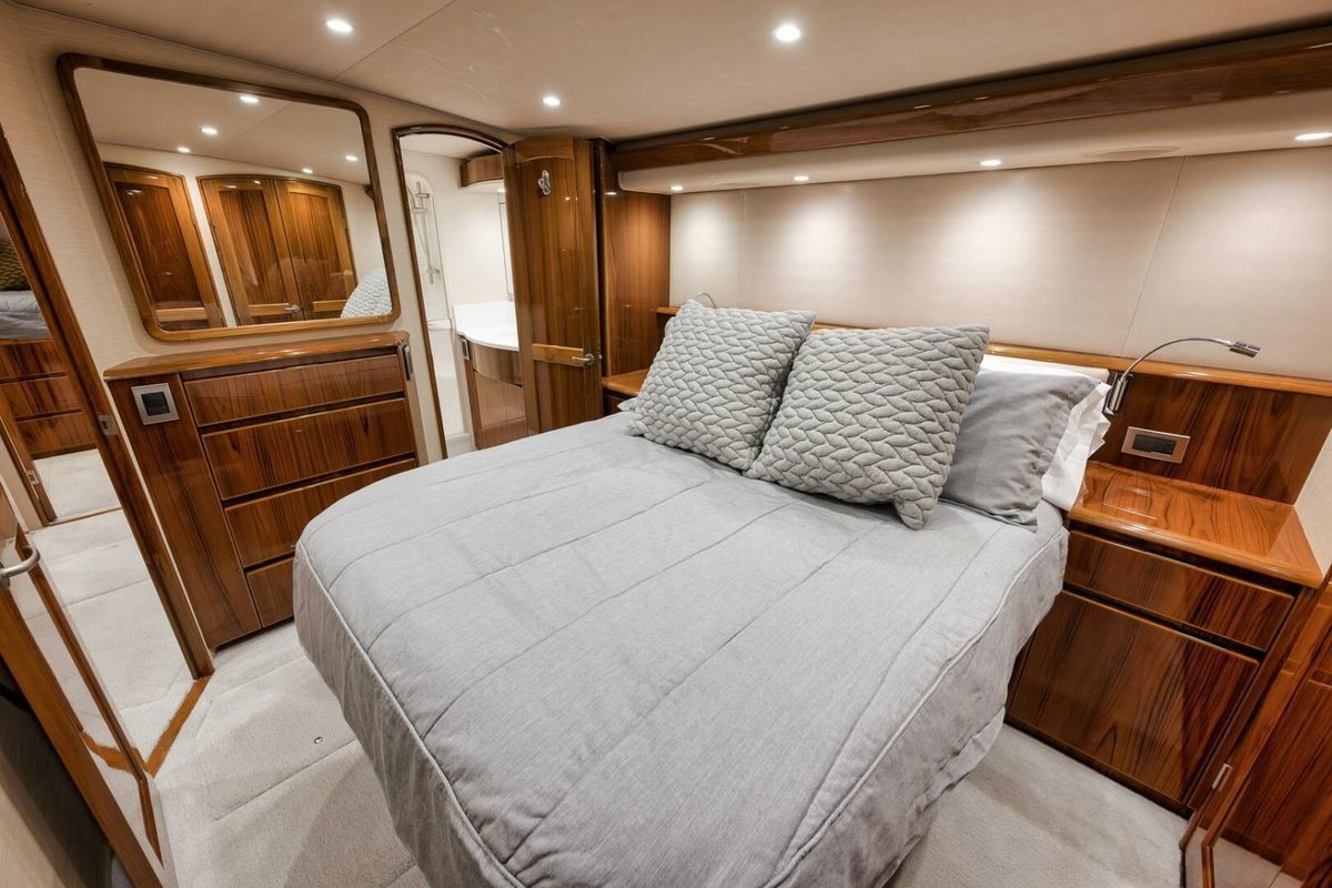 2014 Viking 62 