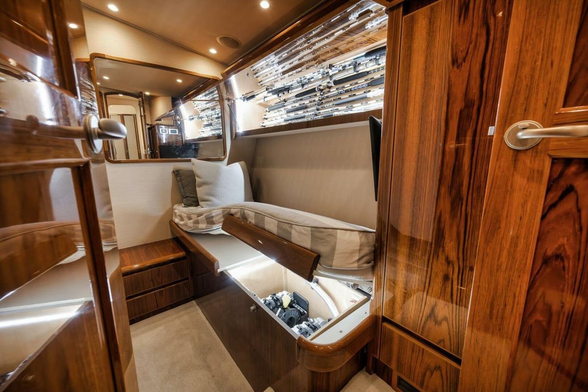 2014 Viking 62 