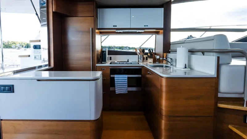 Uno Yacht Photos Pics 