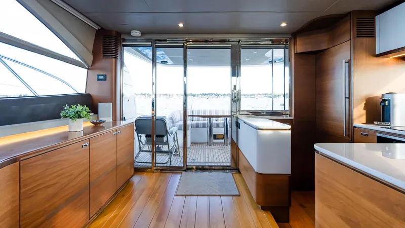 Uno Yacht Photos Pics 