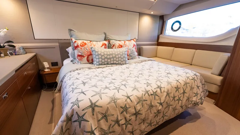 Uno Yacht Photos Pics 