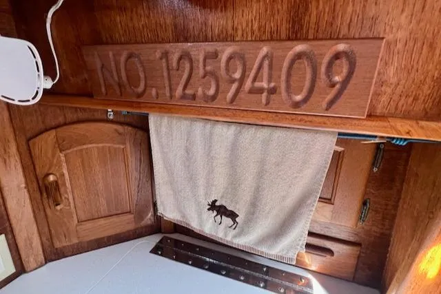 Hero Yacht Photos Pics Interior of 1992 Pacific Seacraft 37 Cutter with registration number 1259409.