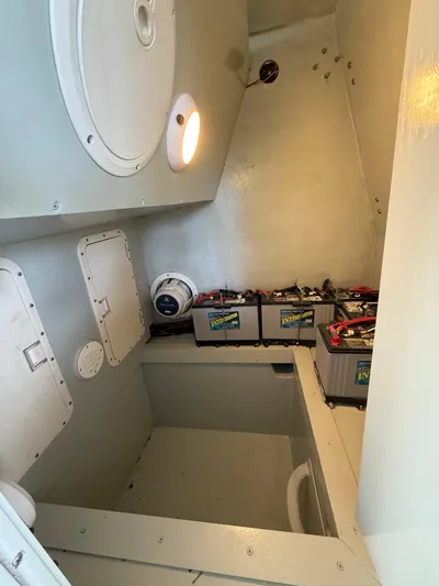  Yacht Photos Pics Interior of 2004 Boston Whaler Guardian 27, featuring storage compartments and equipment.