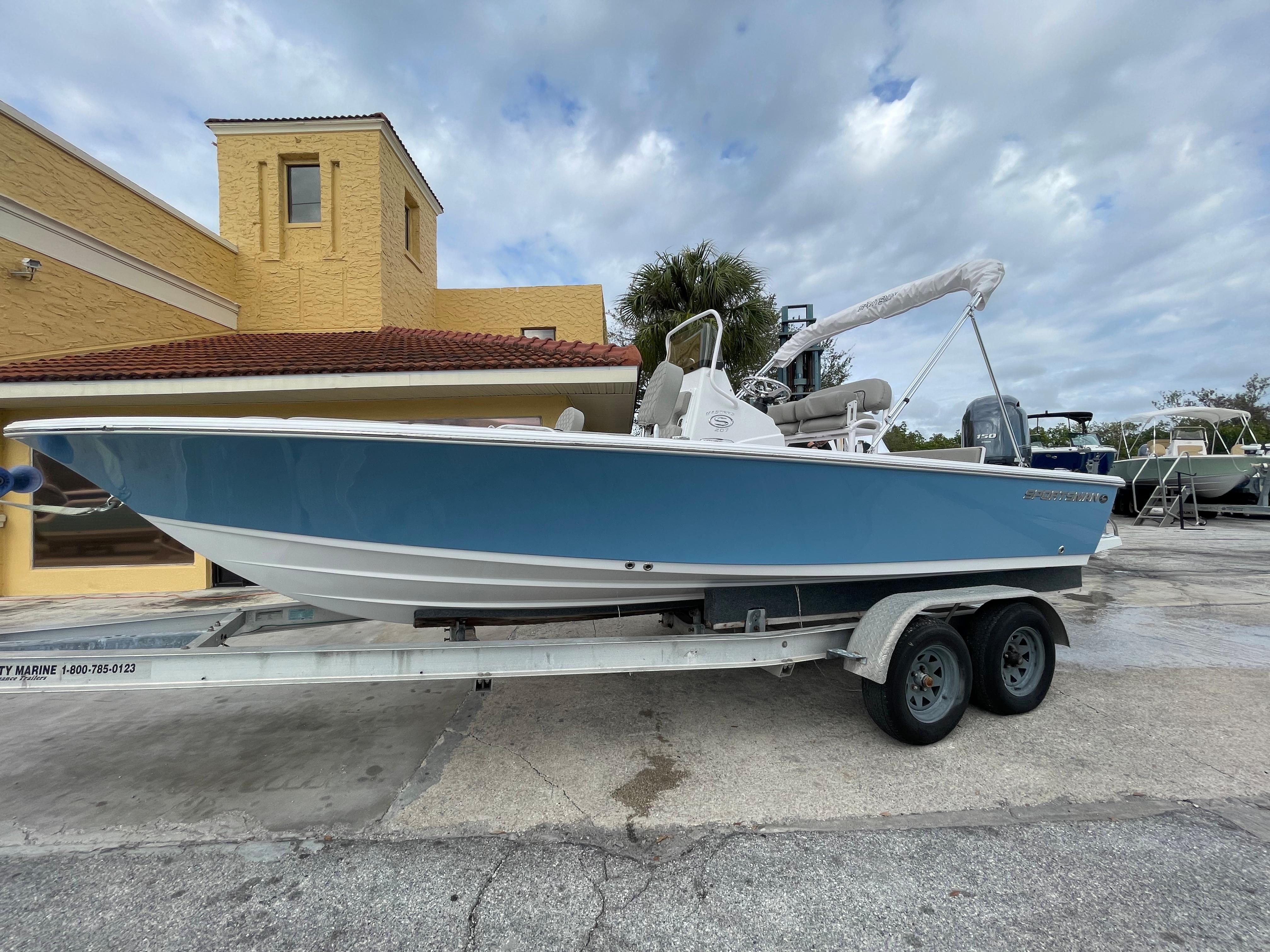 2023 Sportsman Masters 207 Bay Boat