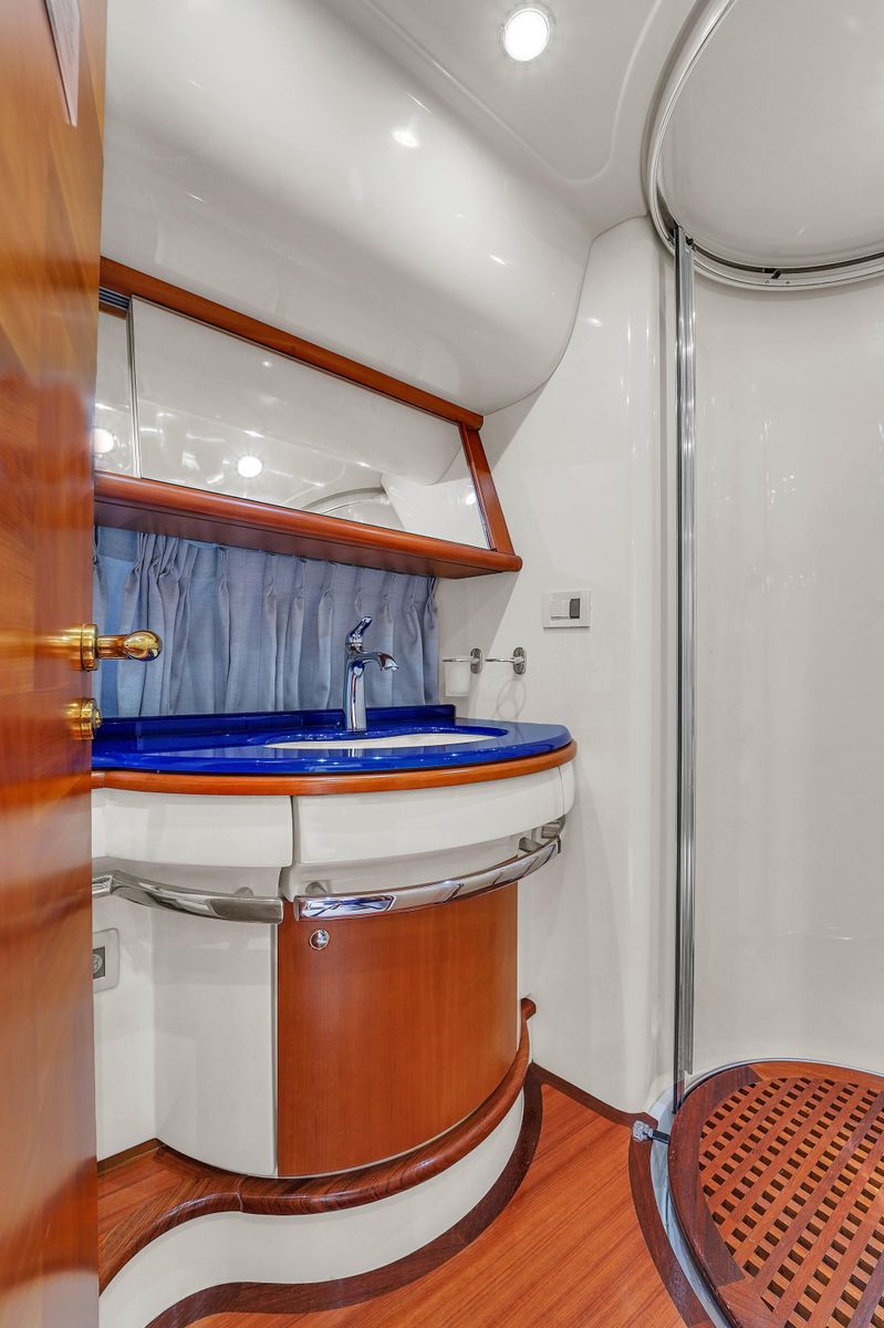 2008 Azimut 65 