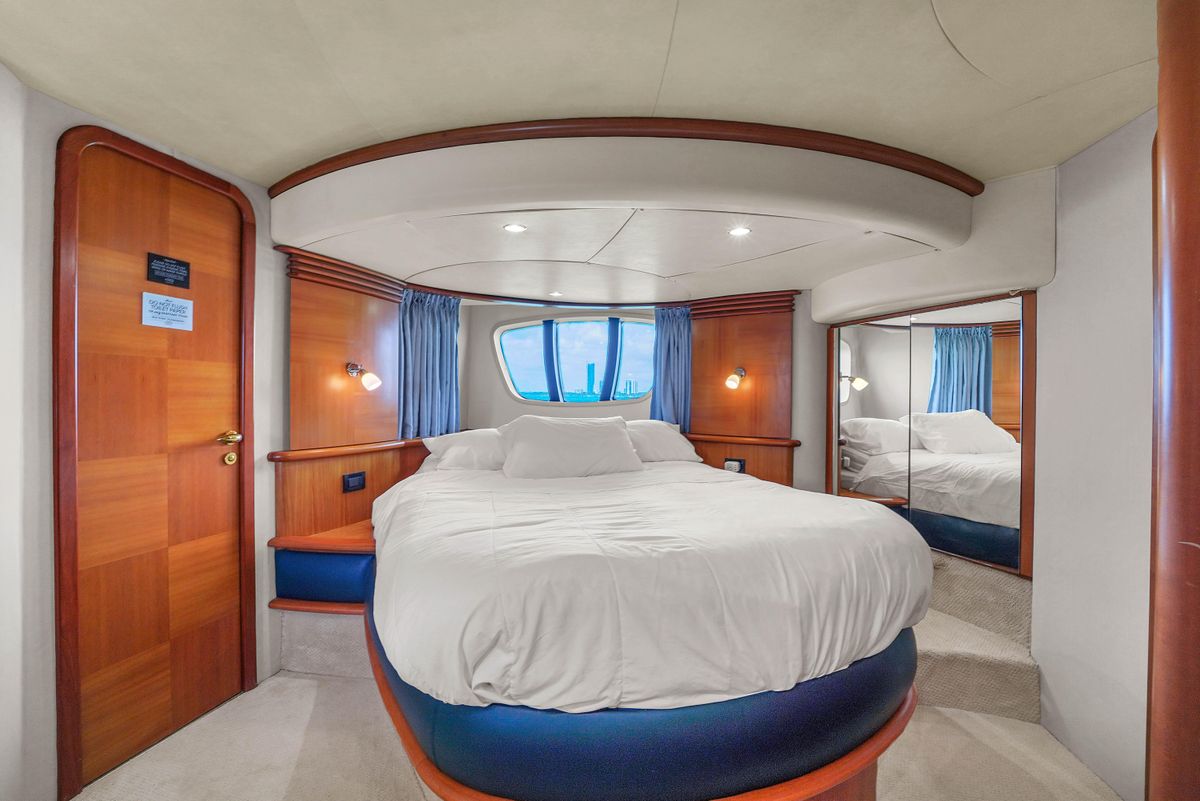 2008 Azimut 65 