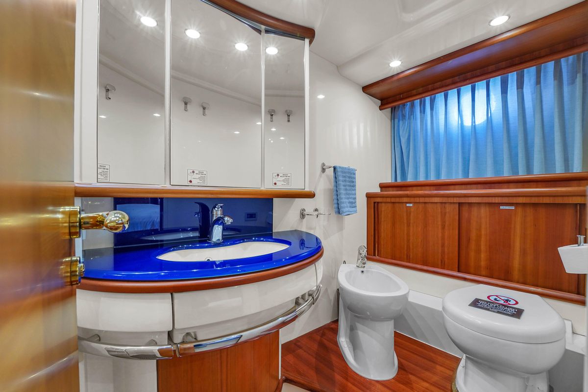 2008 Azimut 65 