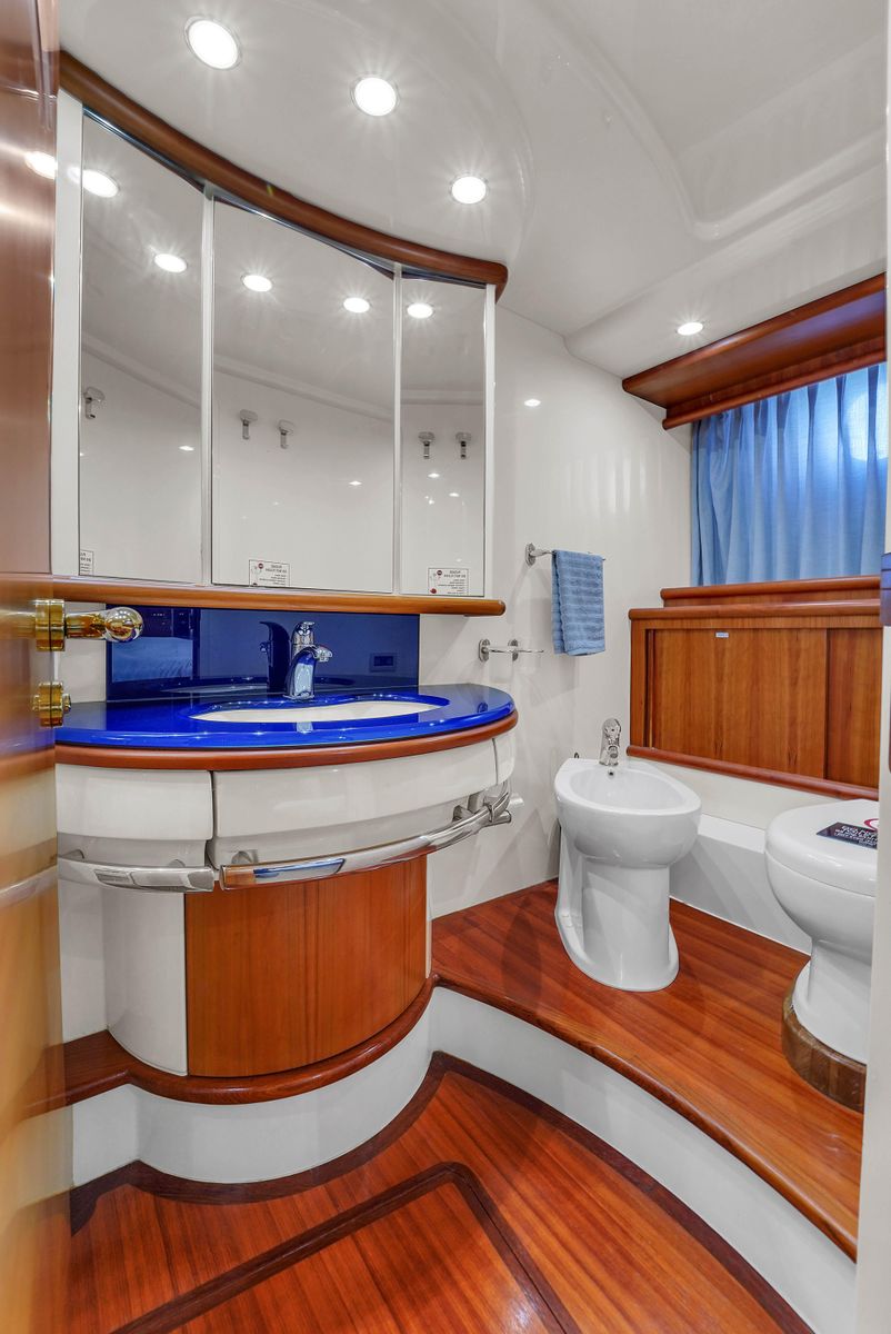 2008 Azimut 65 