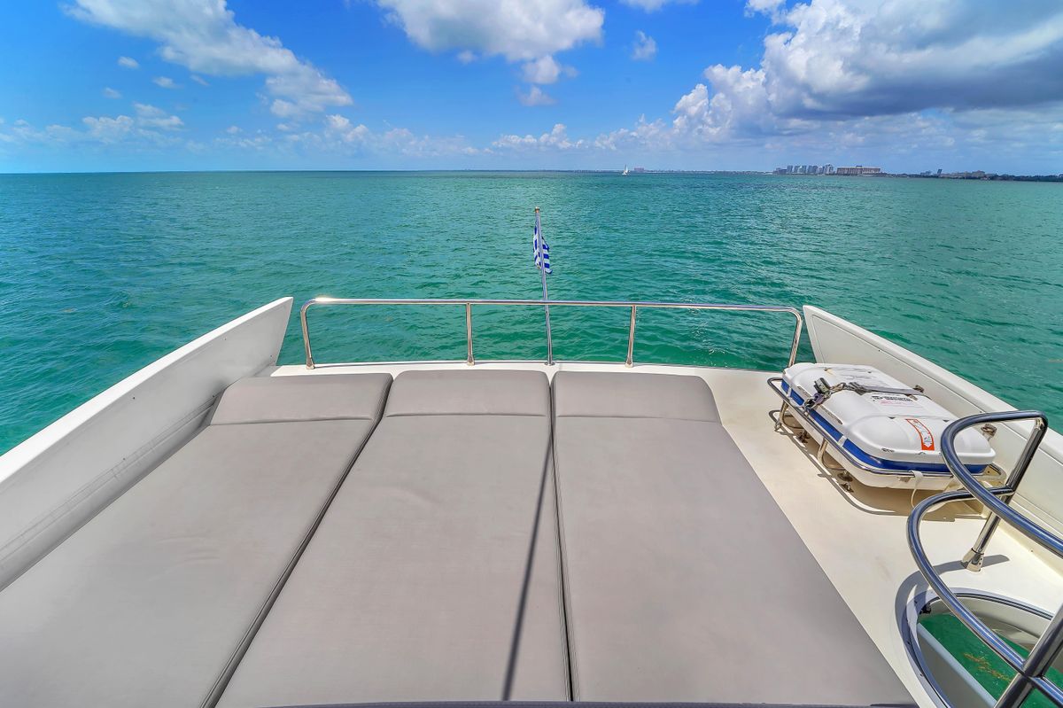 2008 Azimut 65 
