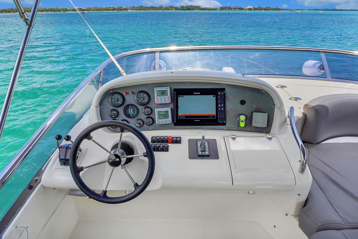 2008 Azimut 65 