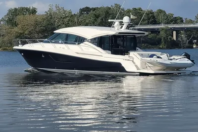 Tiara Yachts 53 Coupe