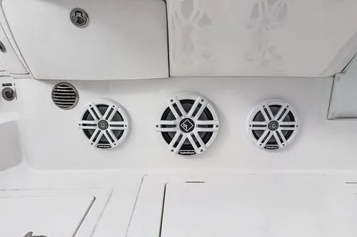 R&r 5 Yacht Photos Pics 2022 Intrepid 477 Evolution boat speakers and panel detail.