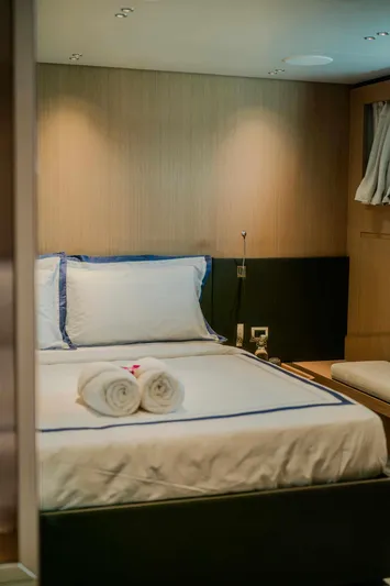  Yacht Photos Pics VIP Cabin