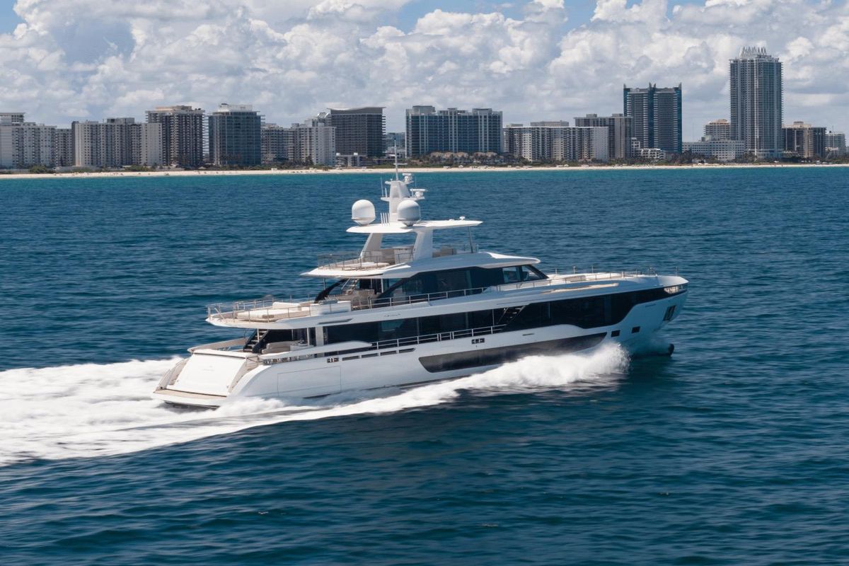 2025 Azimut 115