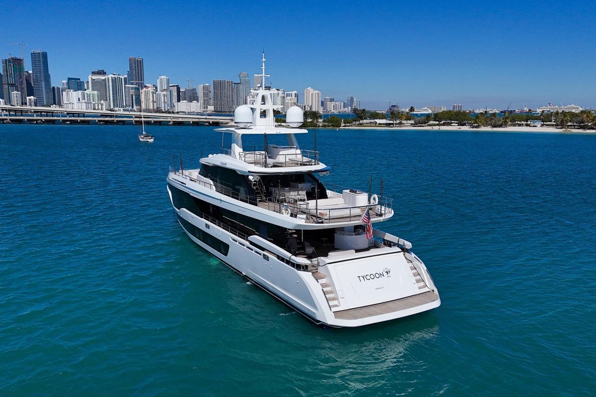 2025 Azimut 115 