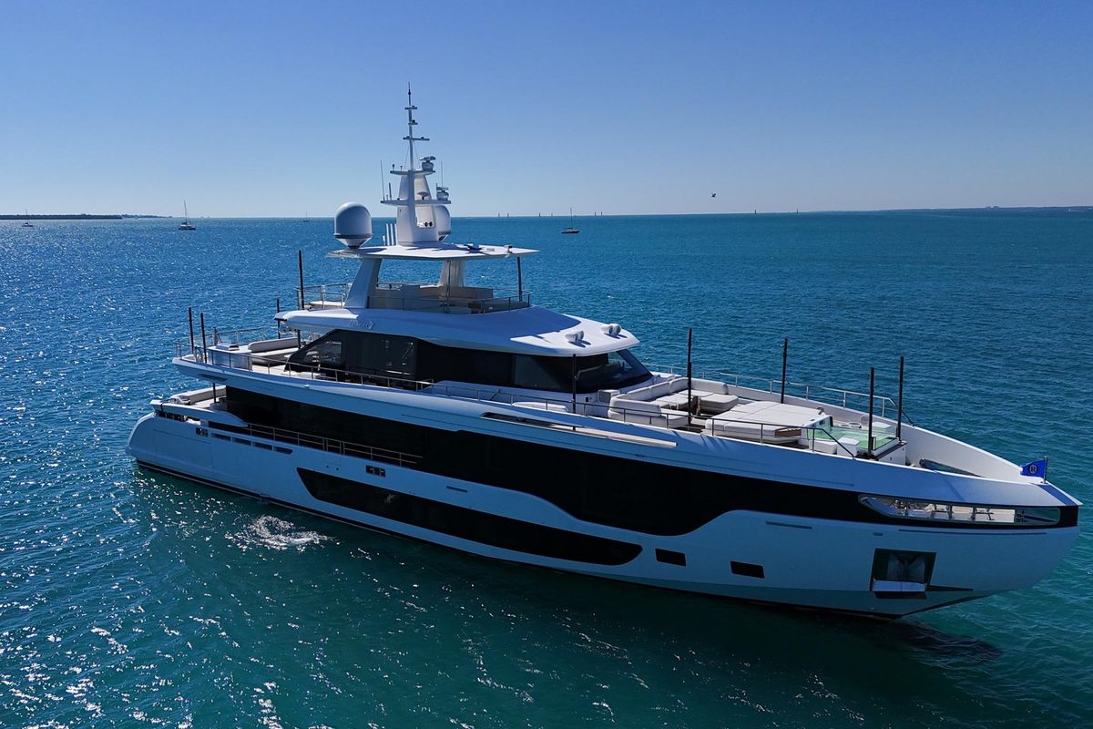 2025 Azimut 115 