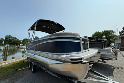 Premier 200 Sunscape RE XLC Tritoon