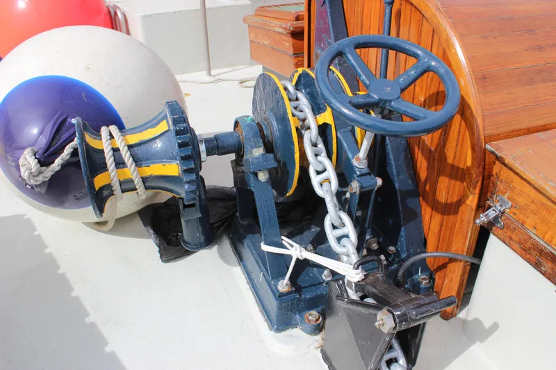 Hawaiian Chieftain Yacht Photos Pics Winch and chain mechanism on 1988 Lahaina Welding Co. Square Topsail Ketch deck.