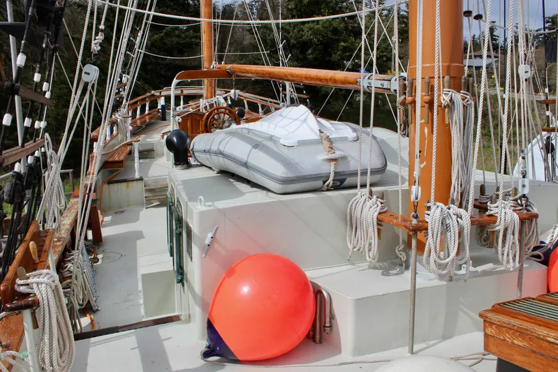 Hawaiian Chieftain Yacht Photos Pics Deck of 1988 Custom Lahaina Welding Co. Square Topsail Ketch with ropes and lifeboat.