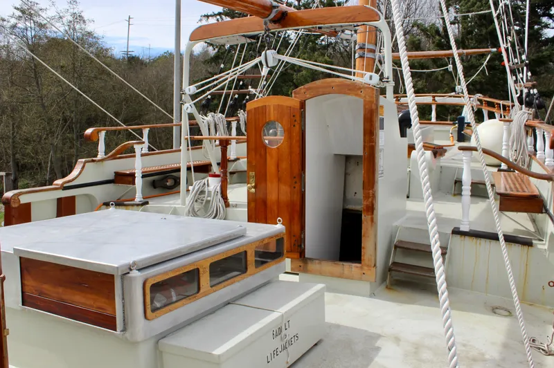 Hawaiian Chieftain Yacht Photos Pics 1988 Custom Lahaina Welding Co. Square Topsail Ketch with wooden deck and rigging details.