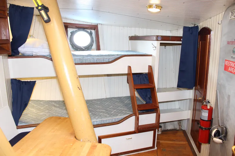 Hawaiian Chieftain Yacht Photos Pics 