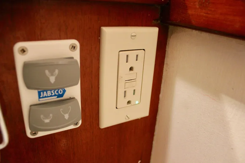 Hawaiian Chieftain Yacht Photos Pics 