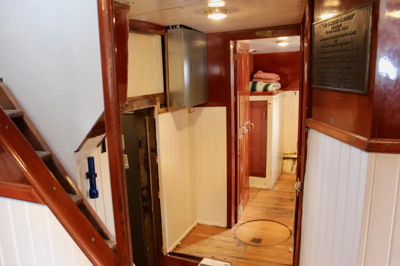 Hawaiian Chieftain Yacht Photos Pics 