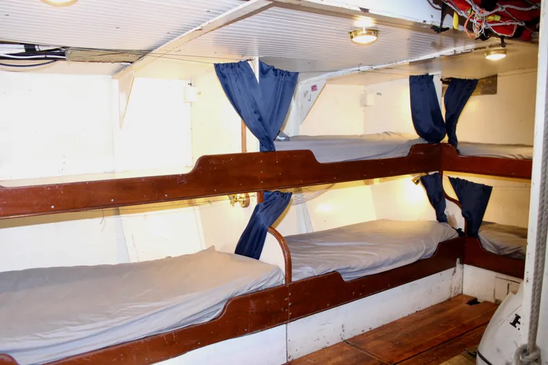 Hawaiian Chieftain Yacht Photos Pics 