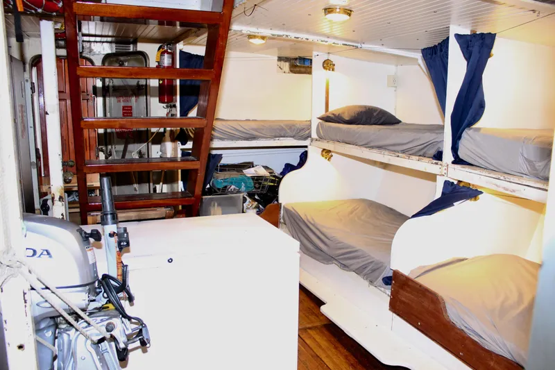 Hawaiian Chieftain Yacht Photos Pics 