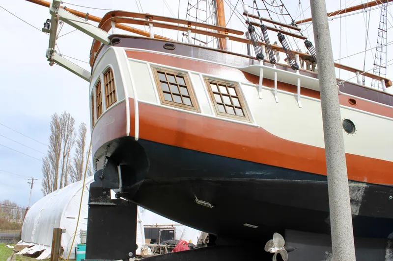 Hawaiian Chieftain Yacht Photos Pics 