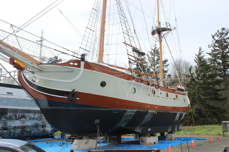 Hawaiian Chieftain Yacht Photos Pics 