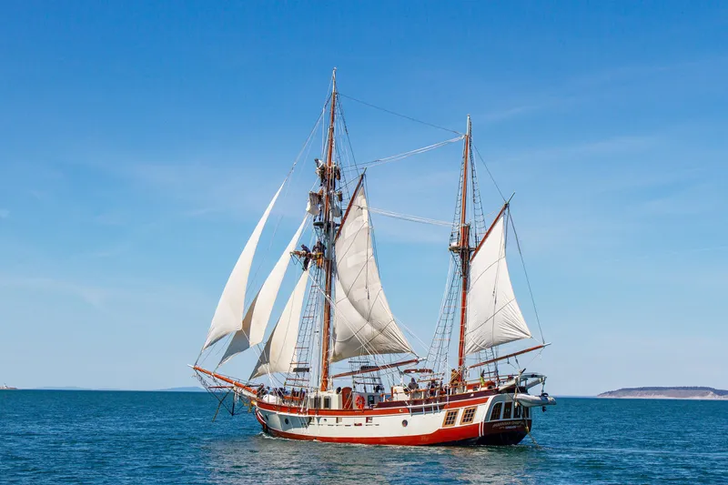 Hawaiian Chieftain Yacht Photos Pics 
