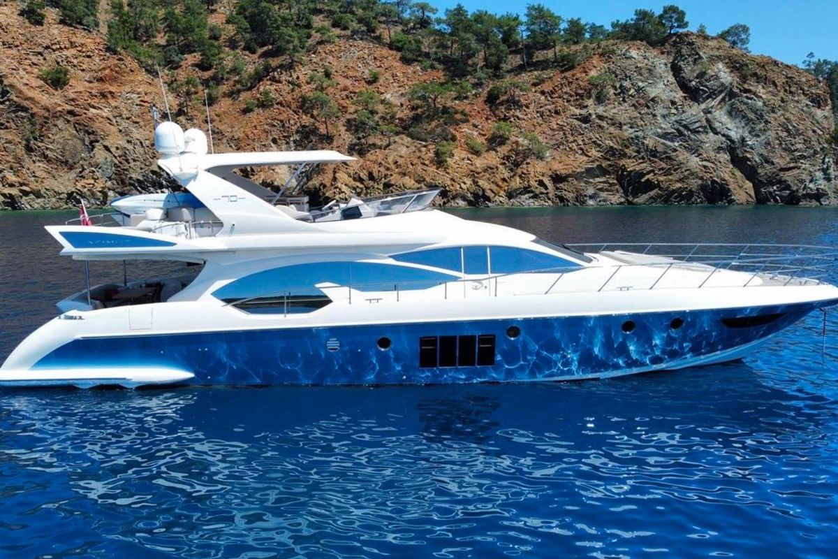 2010 Azimut 70 