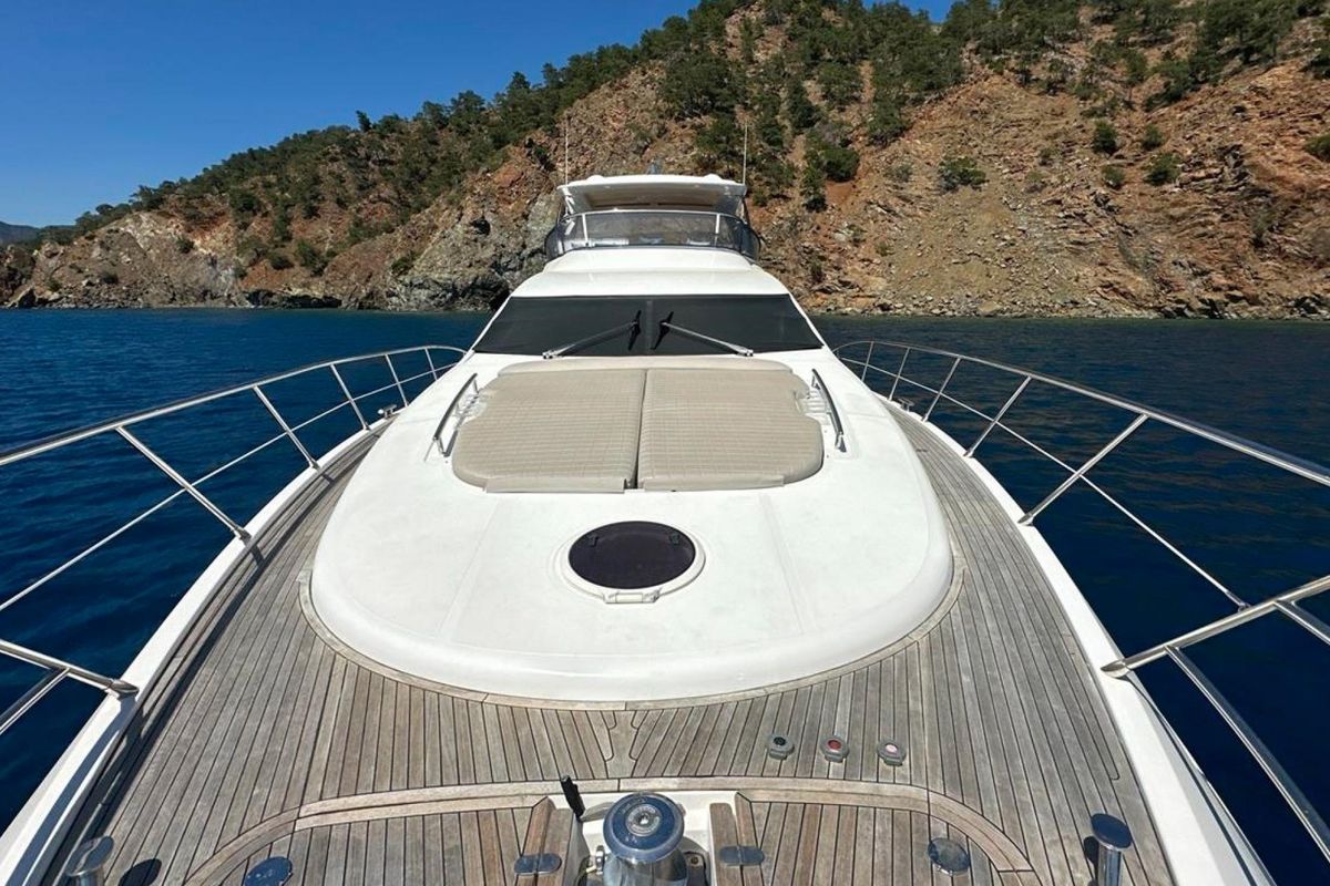 2010 Azimut 70 