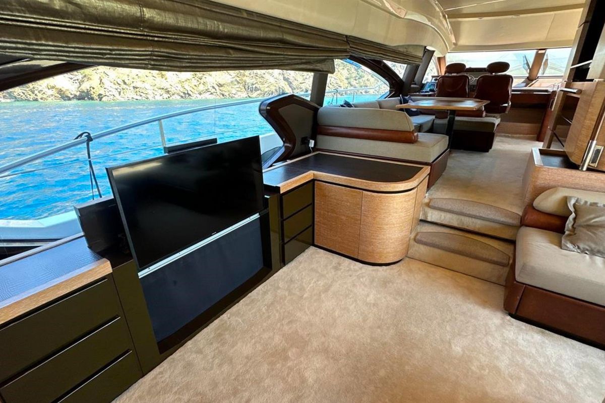 2010 Azimut 70 