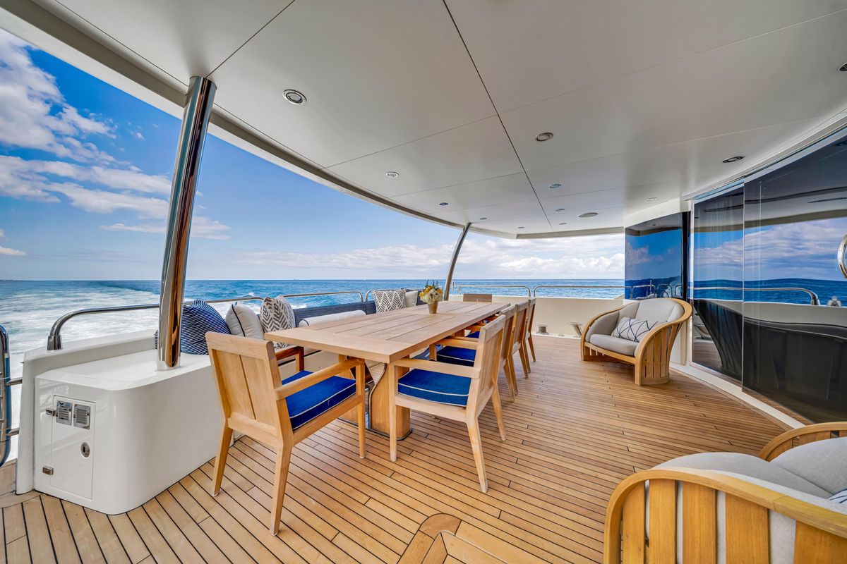 2009 Sunseeker 121 
