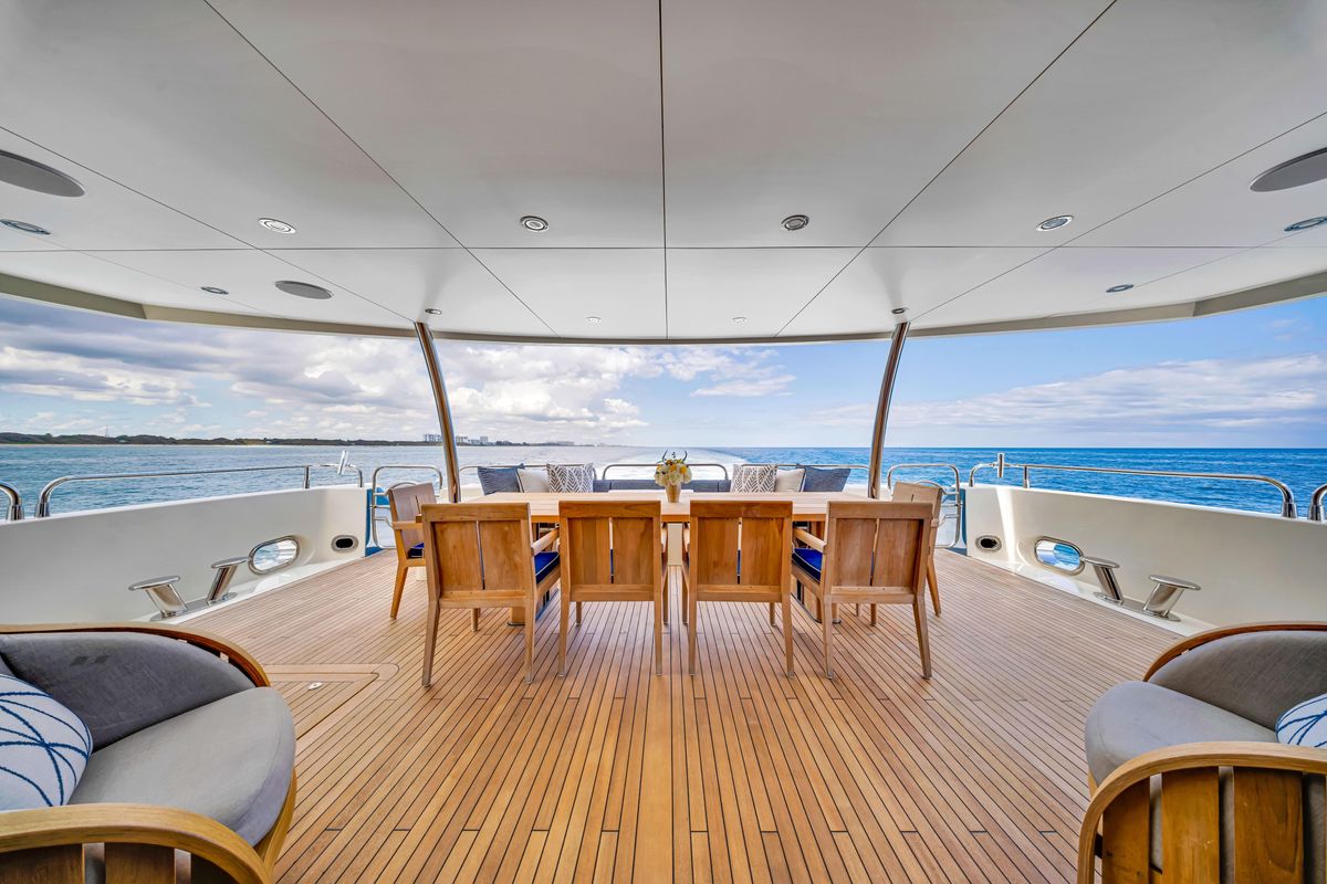 2009 Sunseeker 121 