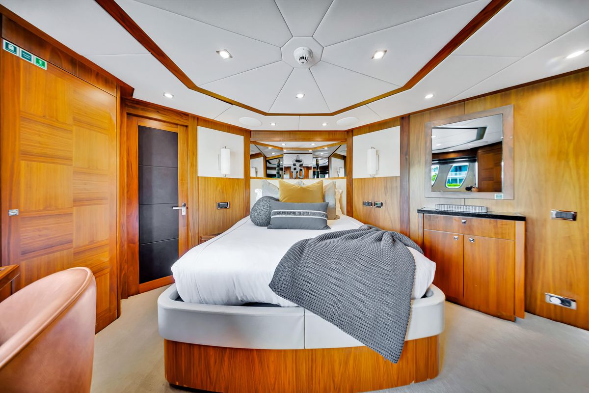2009 Sunseeker 121 