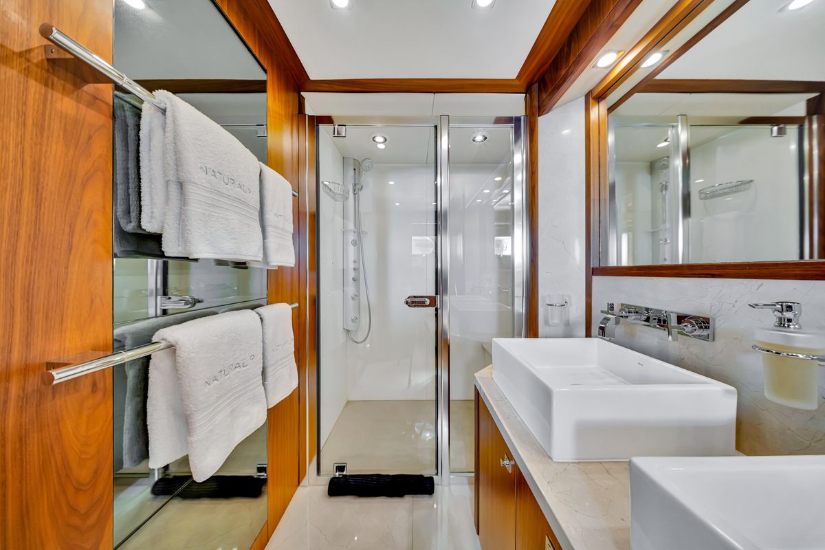 2009 Sunseeker 121 
