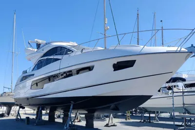 Sunseeker 68 Sport Yacht