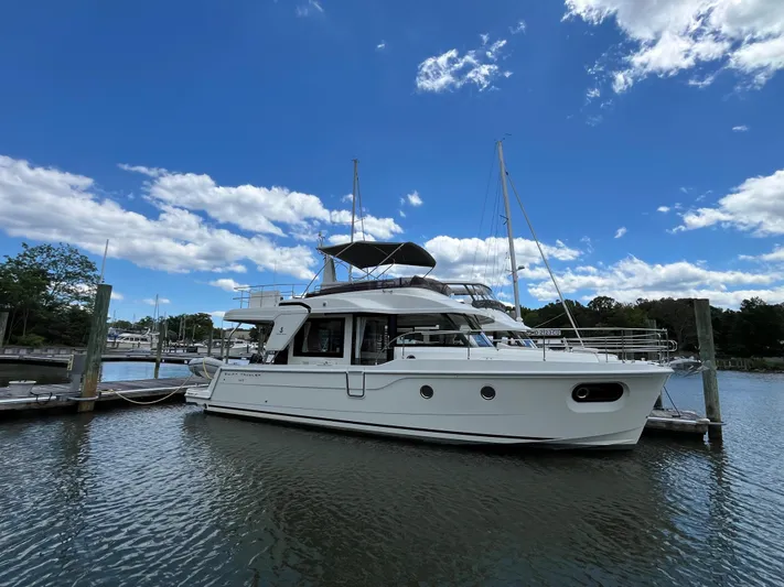  Yacht Photos Pics 2023 Beneteau Swift Trawler 41 Fly docked under a clear blue sky.