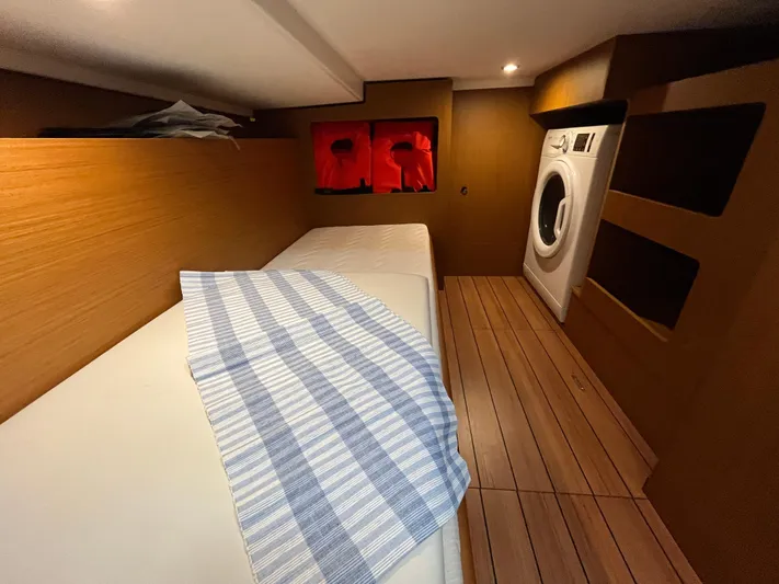  Yacht Photos Pics 2023 Beneteau Swift Trawler 41 Fly cabin with bed, washer, and wooden flooring.