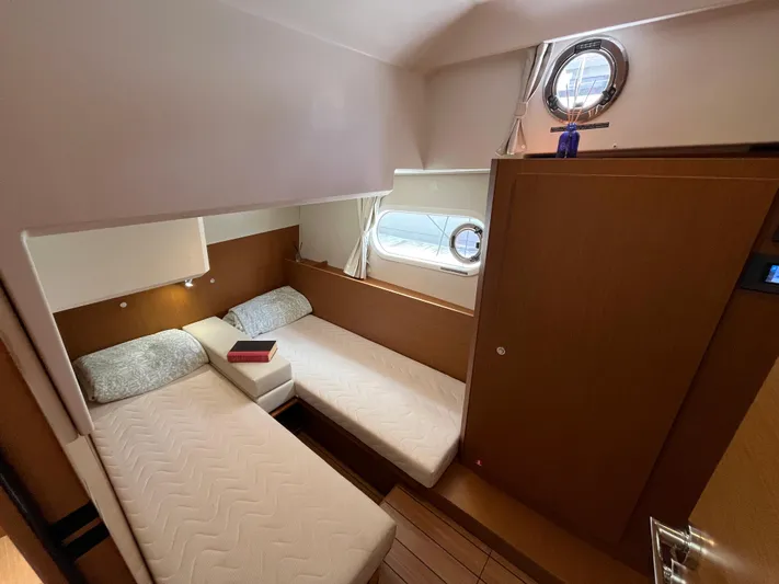  Yacht Photos Pics 2023 Beneteau Swift Trawler 41 Fly cabin with twin beds and porthole window.