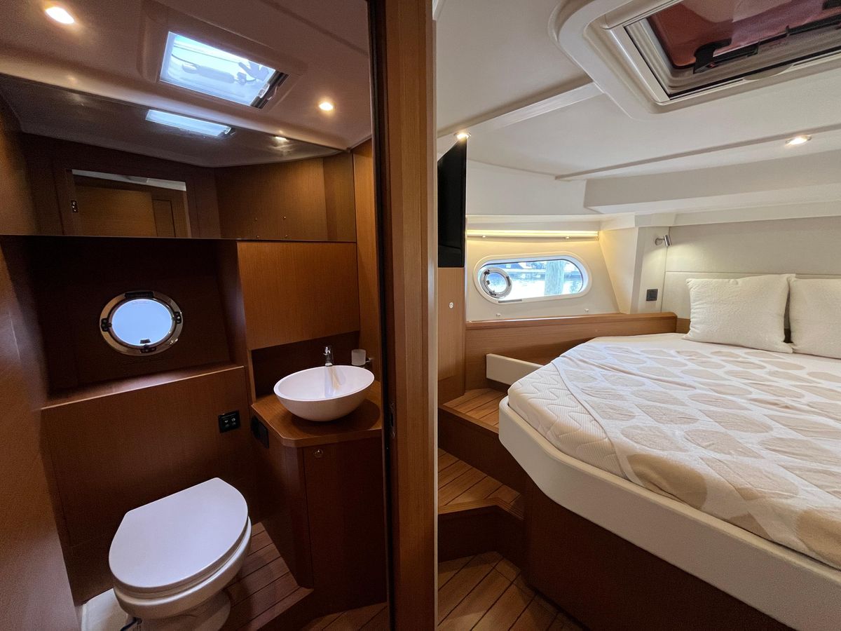 2023 Beneteau 44 