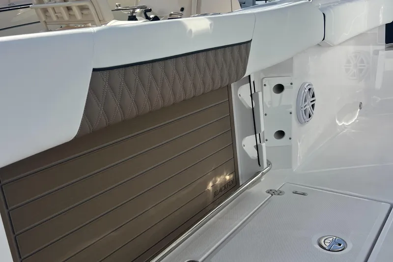 252-449 Yacht Photos Pics 2025 Blackfin 252 CC boat interior with sleek design and modern features.