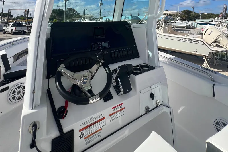 252-449 Yacht Photos Pics 2025 Blackfin 252 CC boat dashboard with steering wheel and controls.