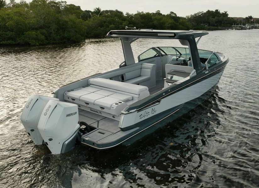 2022 Aviara AV32 Outboard