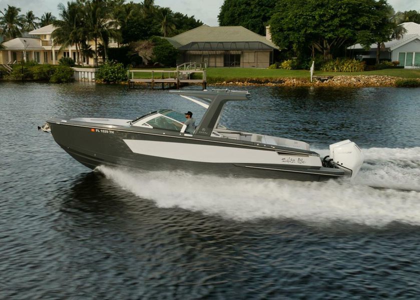 2022 Aviara AV32 Outboard